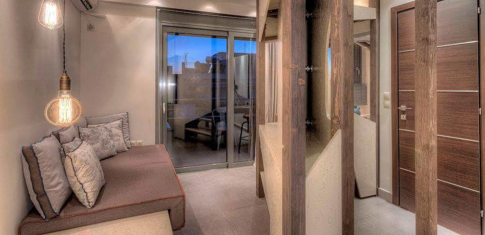 Harbor Suites Piraeus Exterior photo
